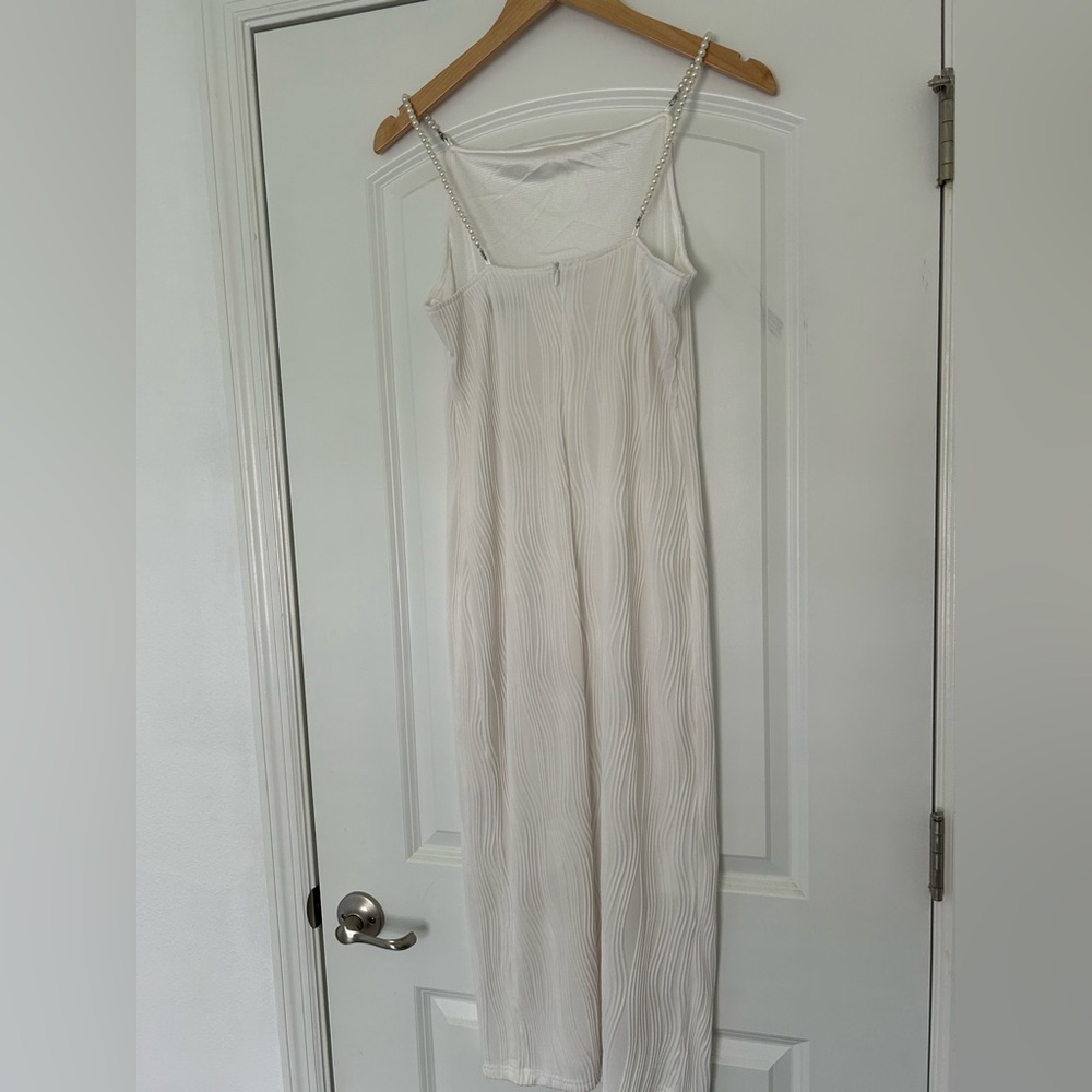 White Ripple Texture Body-con Dress - Picture 5 of 9